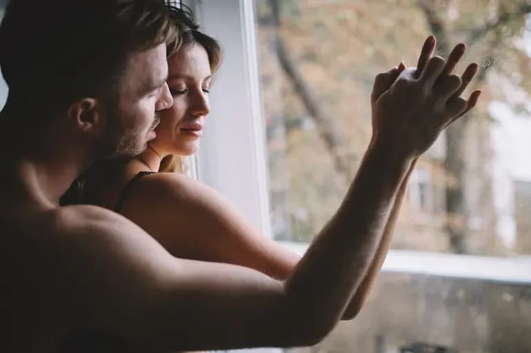 Jak podniecić mężczyznę w łóżku film – odkryj sekrety erotycznych przyjemności